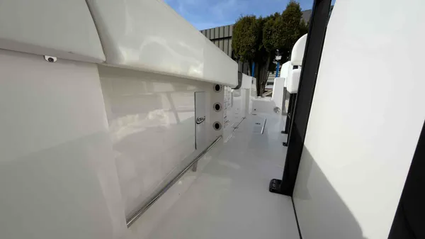 2025 Robalo R250-42