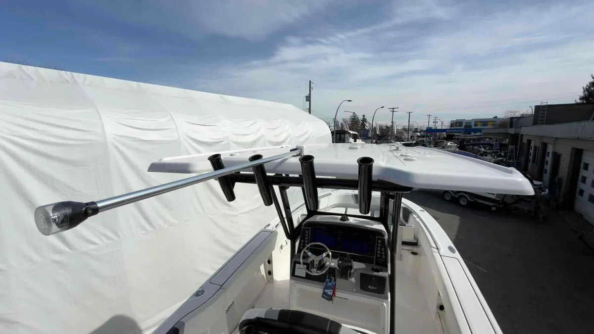 2025 Robalo R250-44
