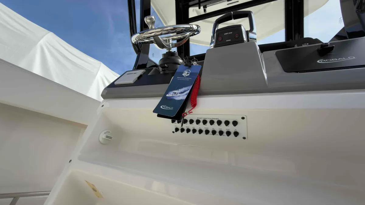 2025 Robalo R250-47
