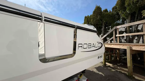 2025 Robalo R250-48