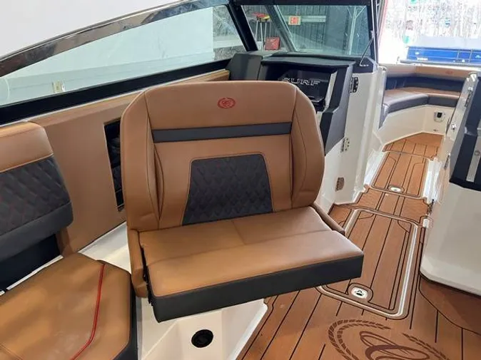 2025 Cobalt R33 Surf