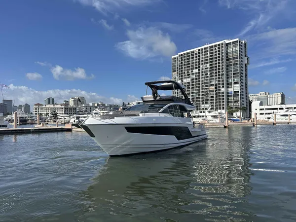 2026 Fairline SQUADRON 58 detail image 3