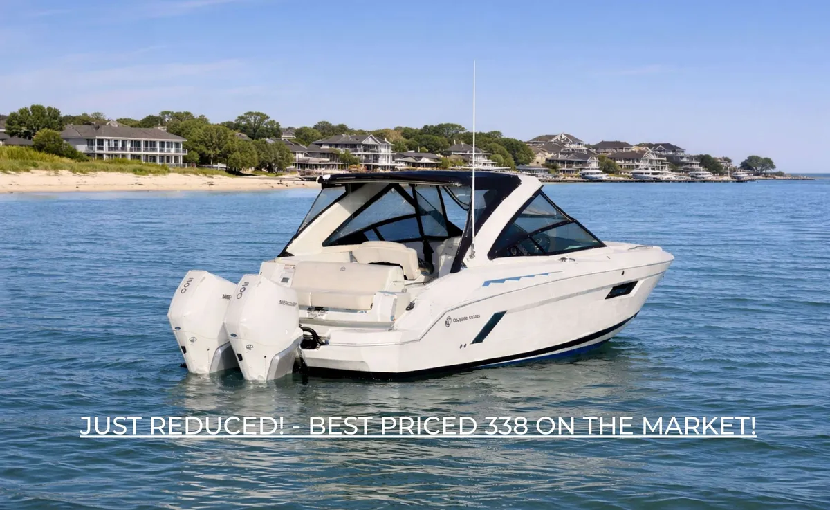 2021 Cruisers Yachts 338 CX OB