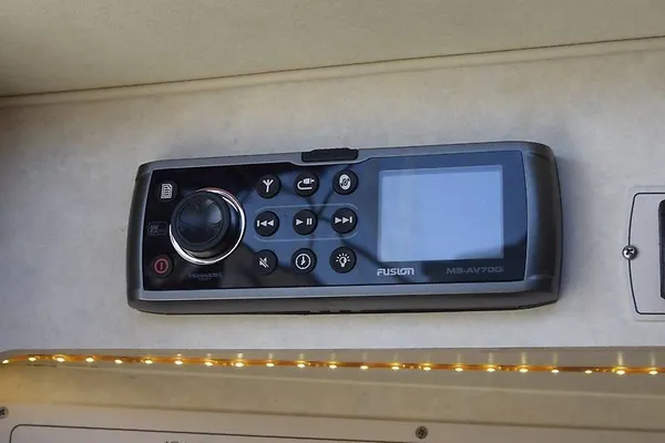Regal 322 Commodore 1997-9