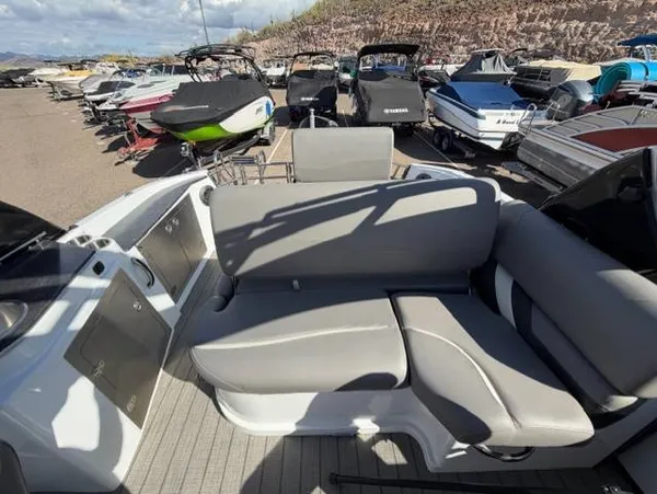 boat-detail-slider-thumb-13