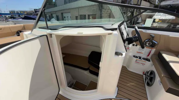 2026 Sea Ray SDX 230-15