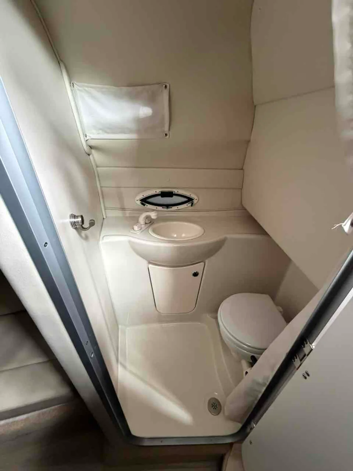 2010 Bayliner 245-18