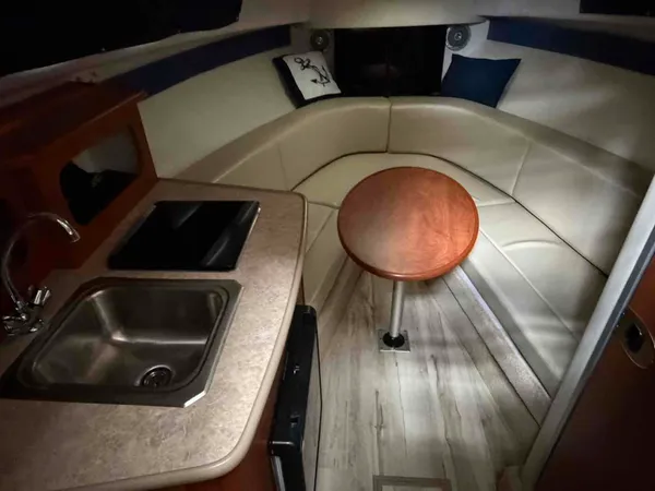 2010 Bayliner 245-21