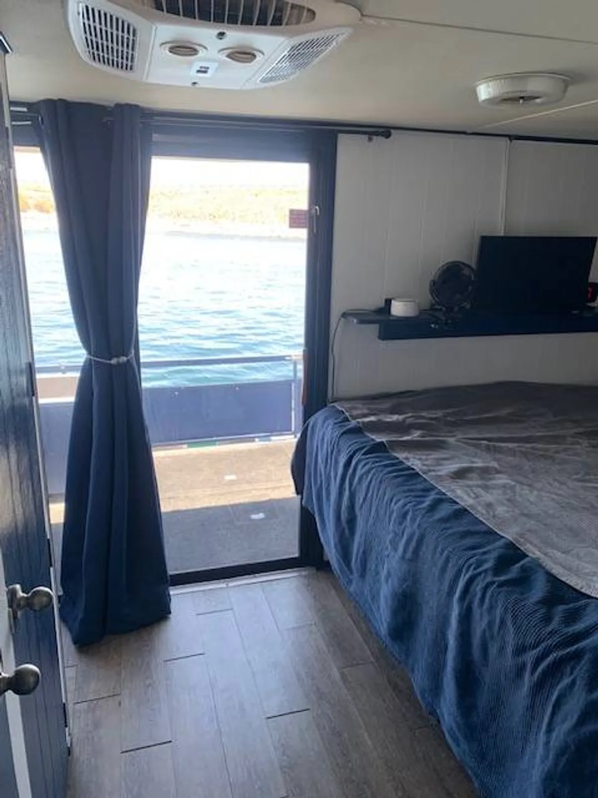 dummy-boat-img