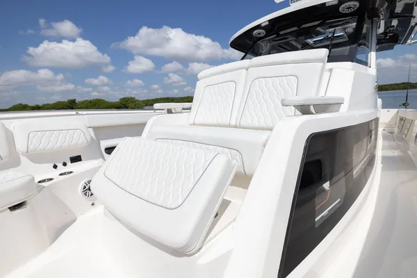 2027 Pursuit S 388 detail image 28