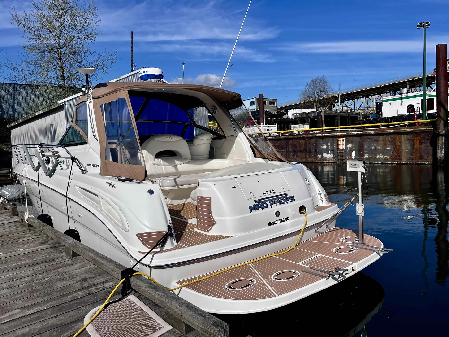 Pre-Owned 2000 Sea ray Sundancer 380 for Sale | Vancouver, BC | M&P Yacht Centre | 63640e094b86ba9ee3014ed6