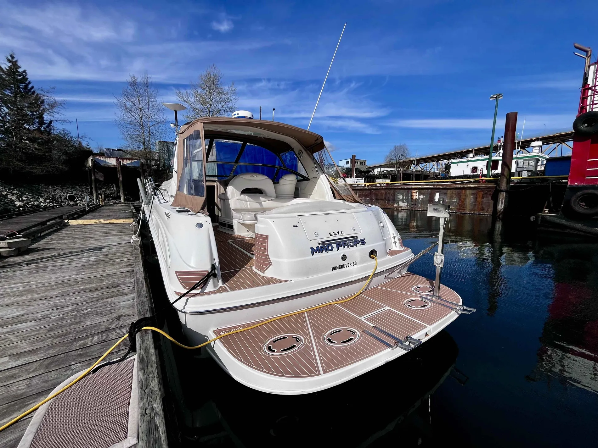 Pre-Owned 2000 Sea ray Sundancer 380 for Sale | Vancouver, BC | M&P Yacht Centre | 63640e094b86ba9ee3014ed6
