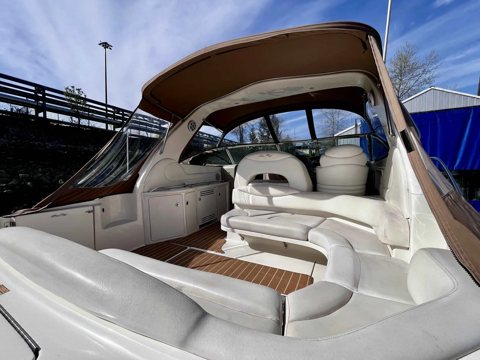 Pre-Owned 2000 Sea ray Sundancer 380 for Sale | Vancouver, BC | M&P Yacht Centre | 63640e094b86ba9ee3014ed6