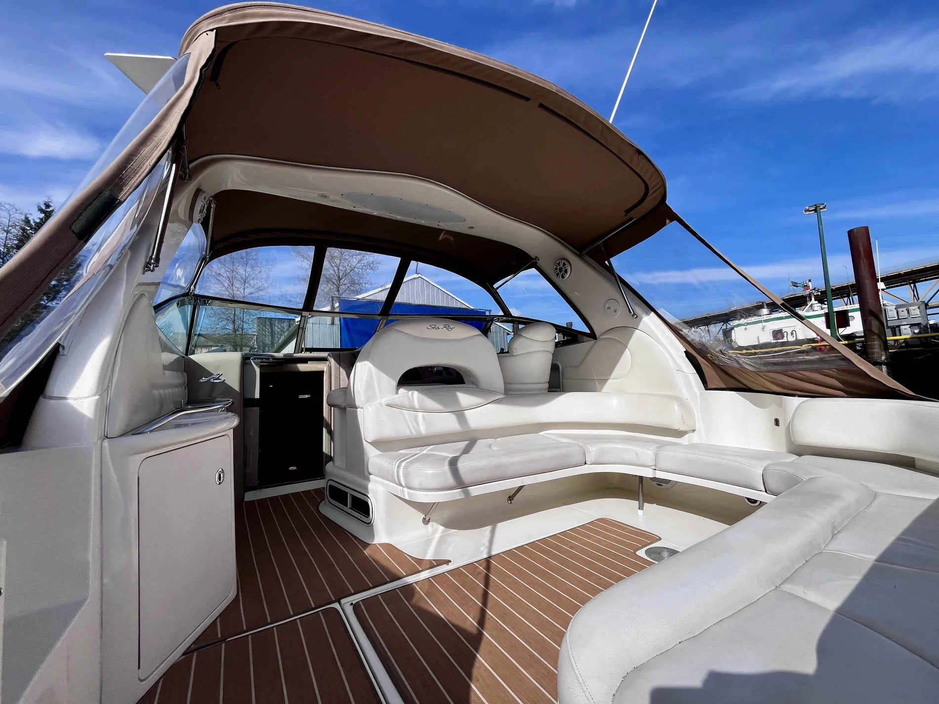 Pre-Owned 2000 Sea ray Sundancer 380 for Sale | Vancouver, BC | M&P Yacht Centre | 63640e094b86ba9ee3014ed6
