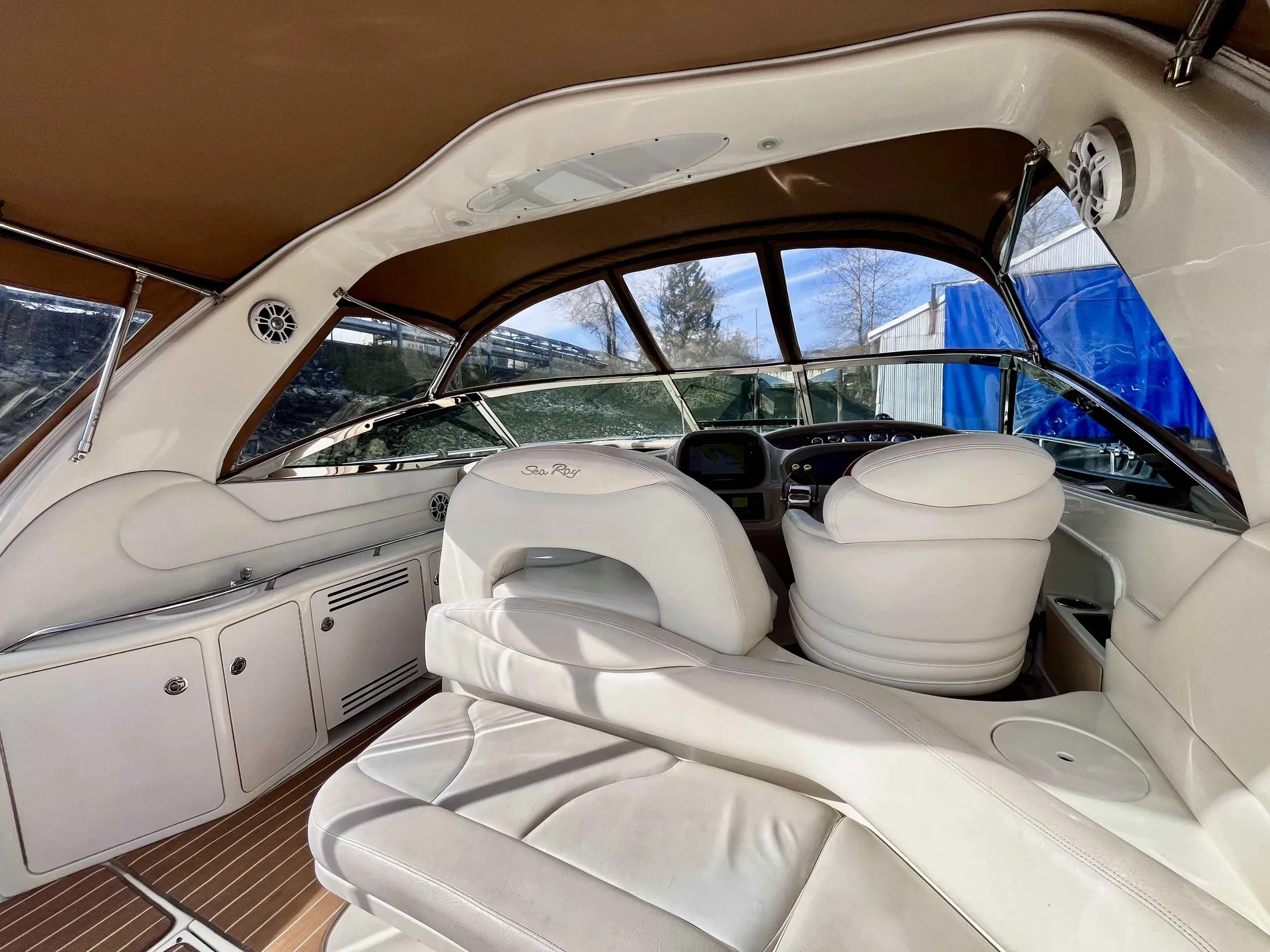 Pre-Owned 2000 Sea ray Sundancer 380 for Sale | Vancouver, BC | M&P Yacht Centre | 63640e094b86ba9ee3014ed6