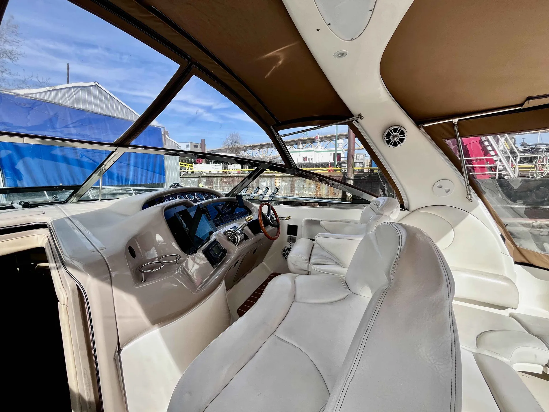 Pre-Owned 2000 Sea ray Sundancer 380 for Sale | Vancouver, BC | M&P Yacht Centre | 63640e094b86ba9ee3014ed6