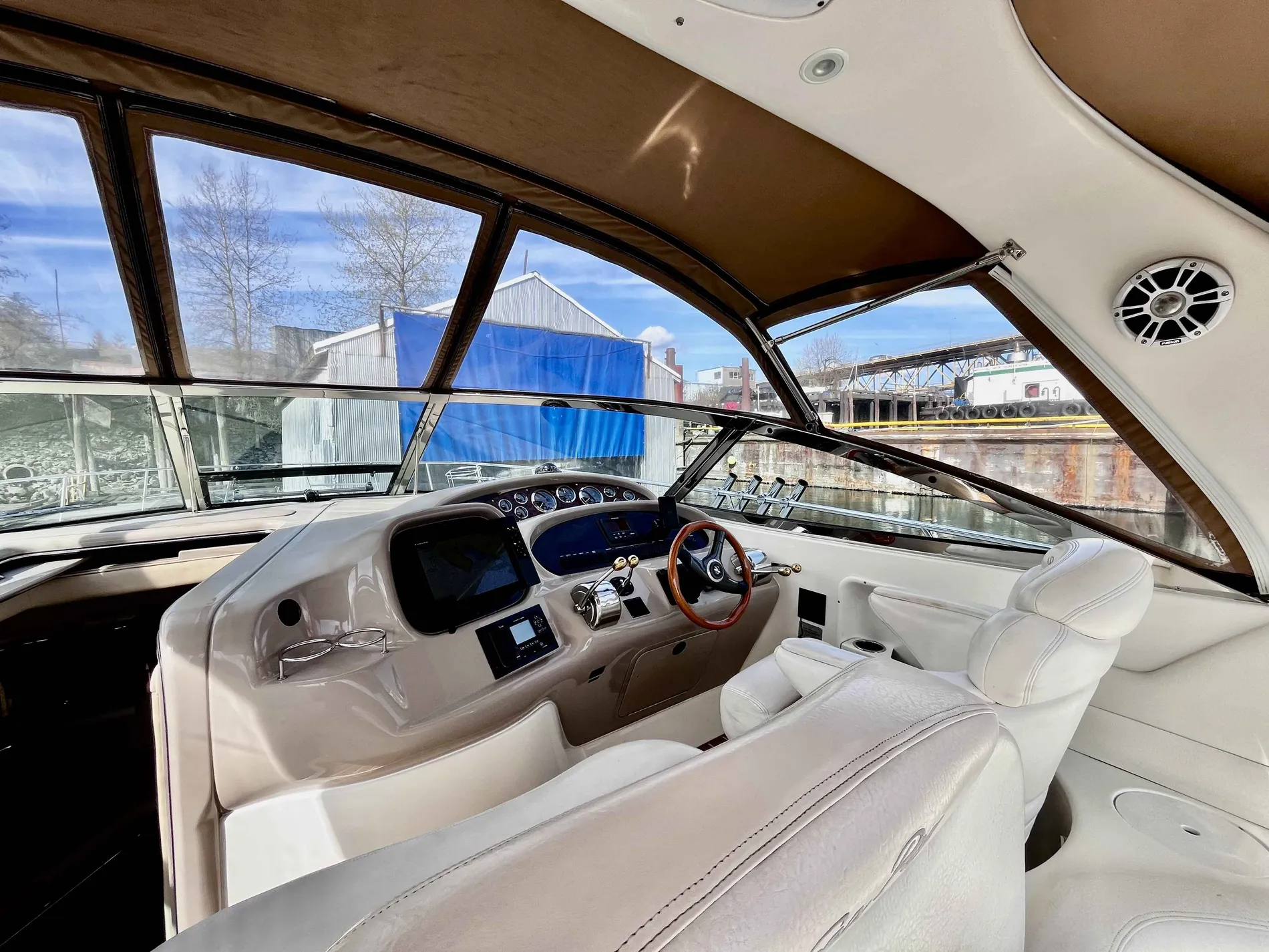 Pre-Owned 2000 Sea ray Sundancer 380 for Sale | Vancouver, BC | M&P Yacht Centre | 63640e094b86ba9ee3014ed6