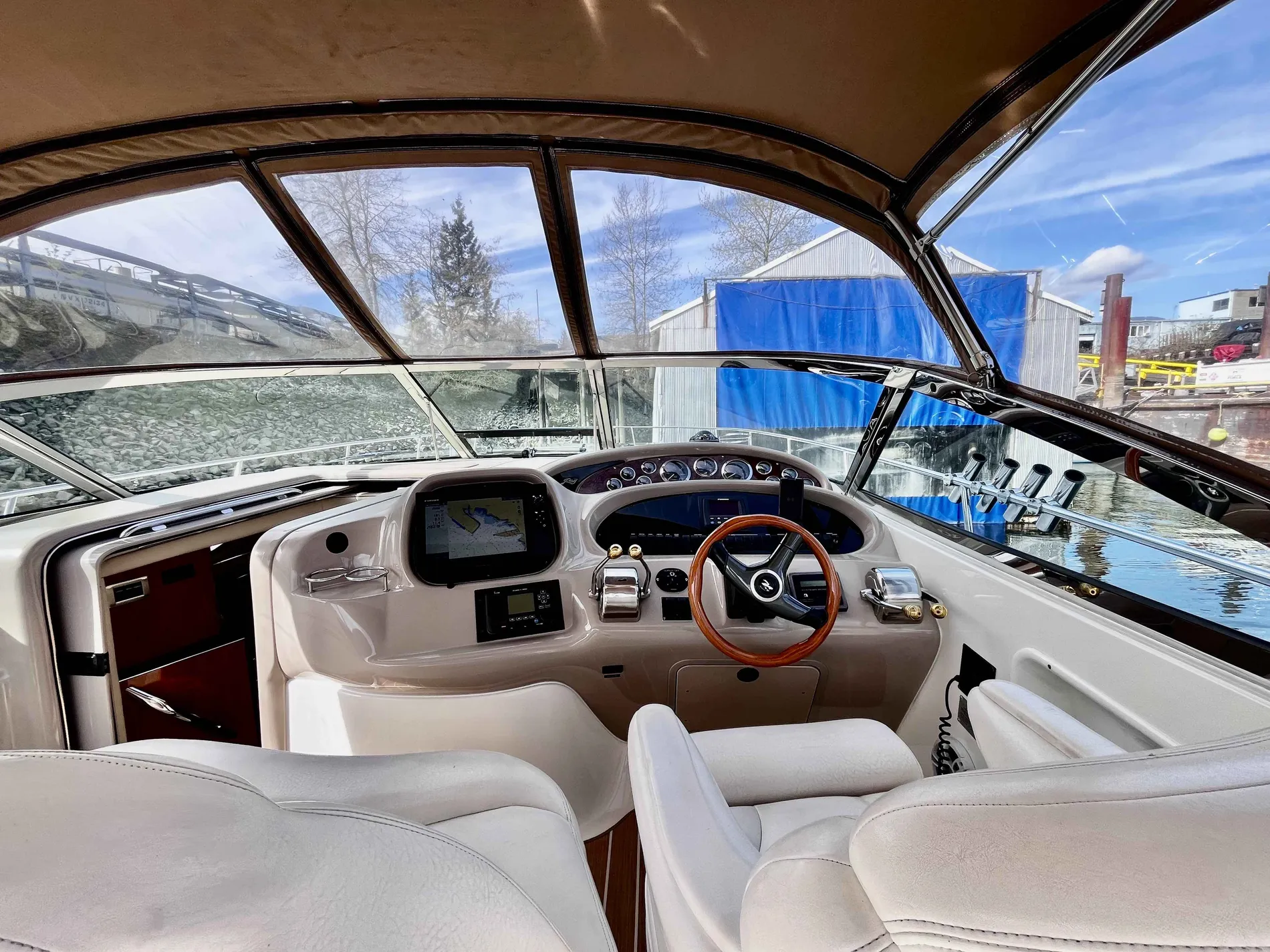 Pre-Owned 2000 Sea ray Sundancer 380 for Sale | Vancouver, BC | M&P Yacht Centre | 63640e094b86ba9ee3014ed6
