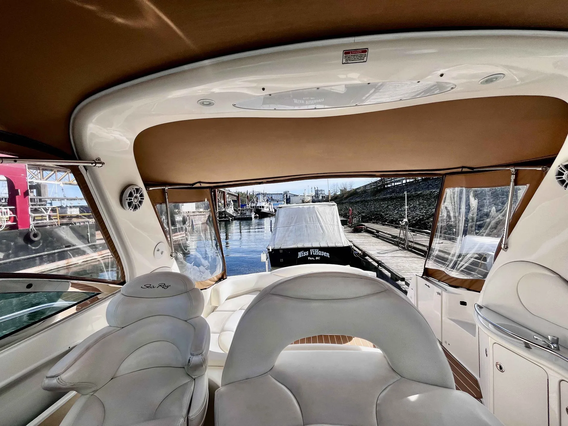 Pre-Owned 2000 Sea ray Sundancer 380 for Sale | Vancouver, BC | M&P Yacht Centre | 63640e094b86ba9ee3014ed6