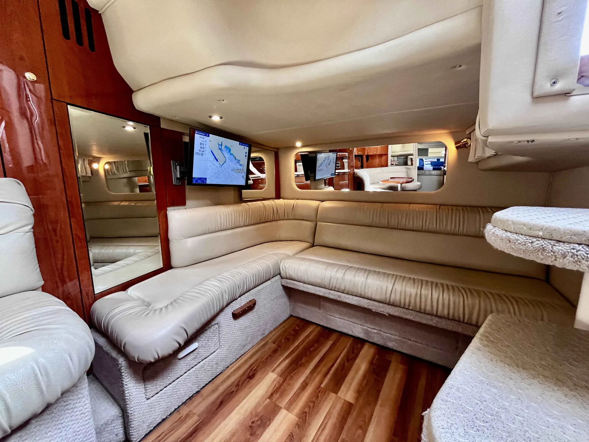 Pre-Owned 2000 Sea ray Sundancer 380 for Sale | Vancouver, BC | M&P Yacht Centre | 63640e094b86ba9ee3014ed6