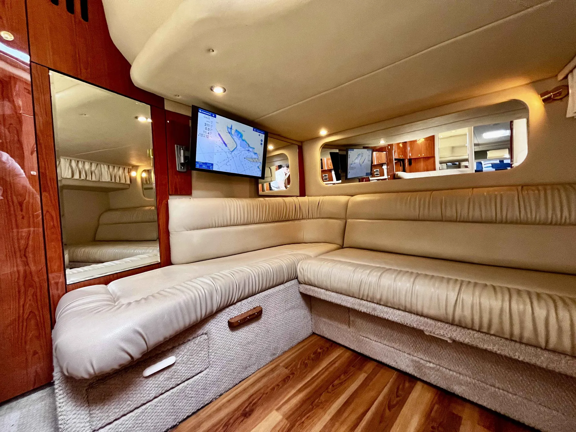 Pre-Owned 2000 Sea ray Sundancer 380 for Sale | Vancouver, BC | M&P Yacht Centre | 63640e094b86ba9ee3014ed6