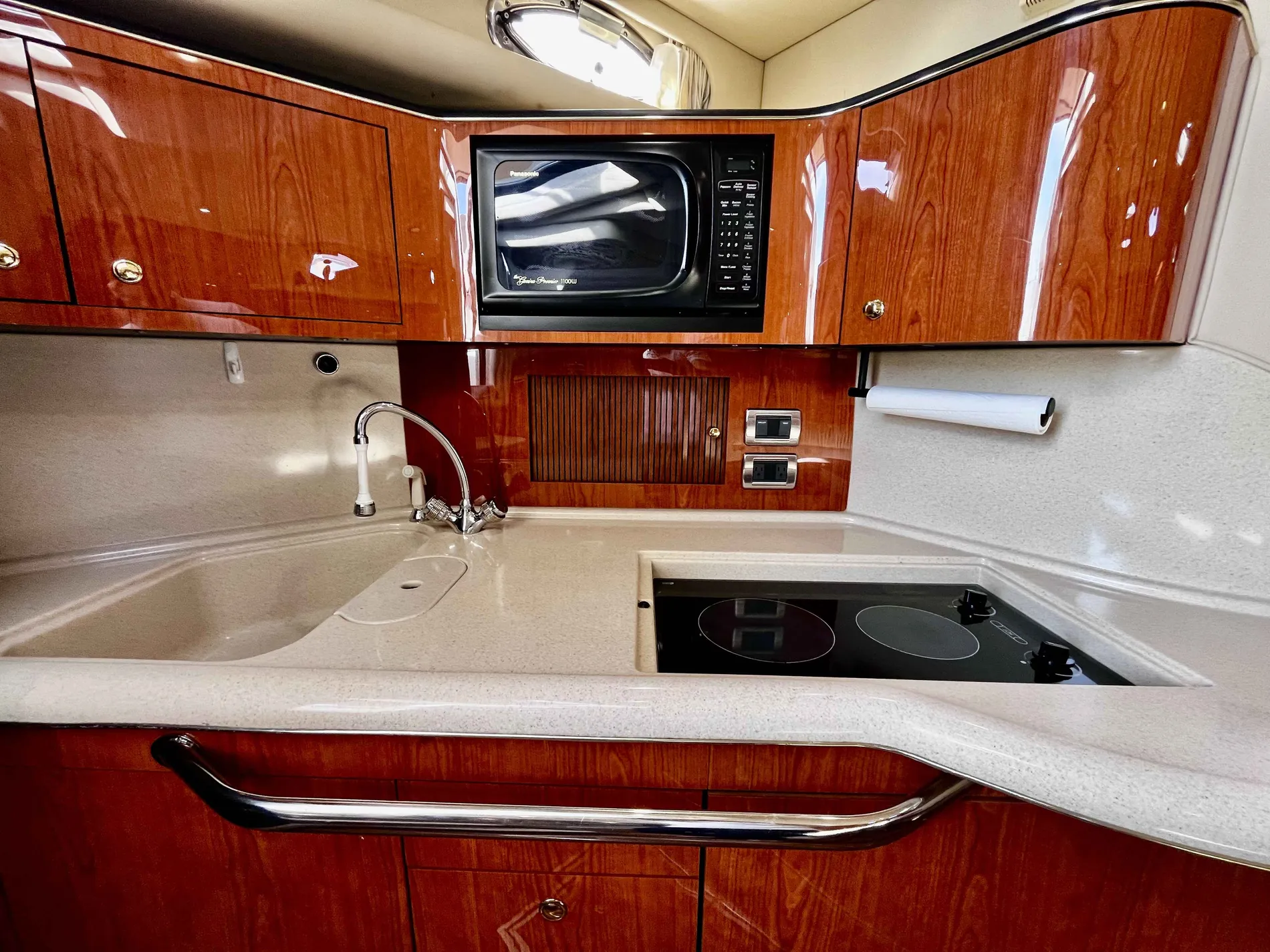 Pre-Owned 2000 Sea ray Sundancer 380 for Sale | Vancouver, BC | M&P Yacht Centre | 63640e094b86ba9ee3014ed6