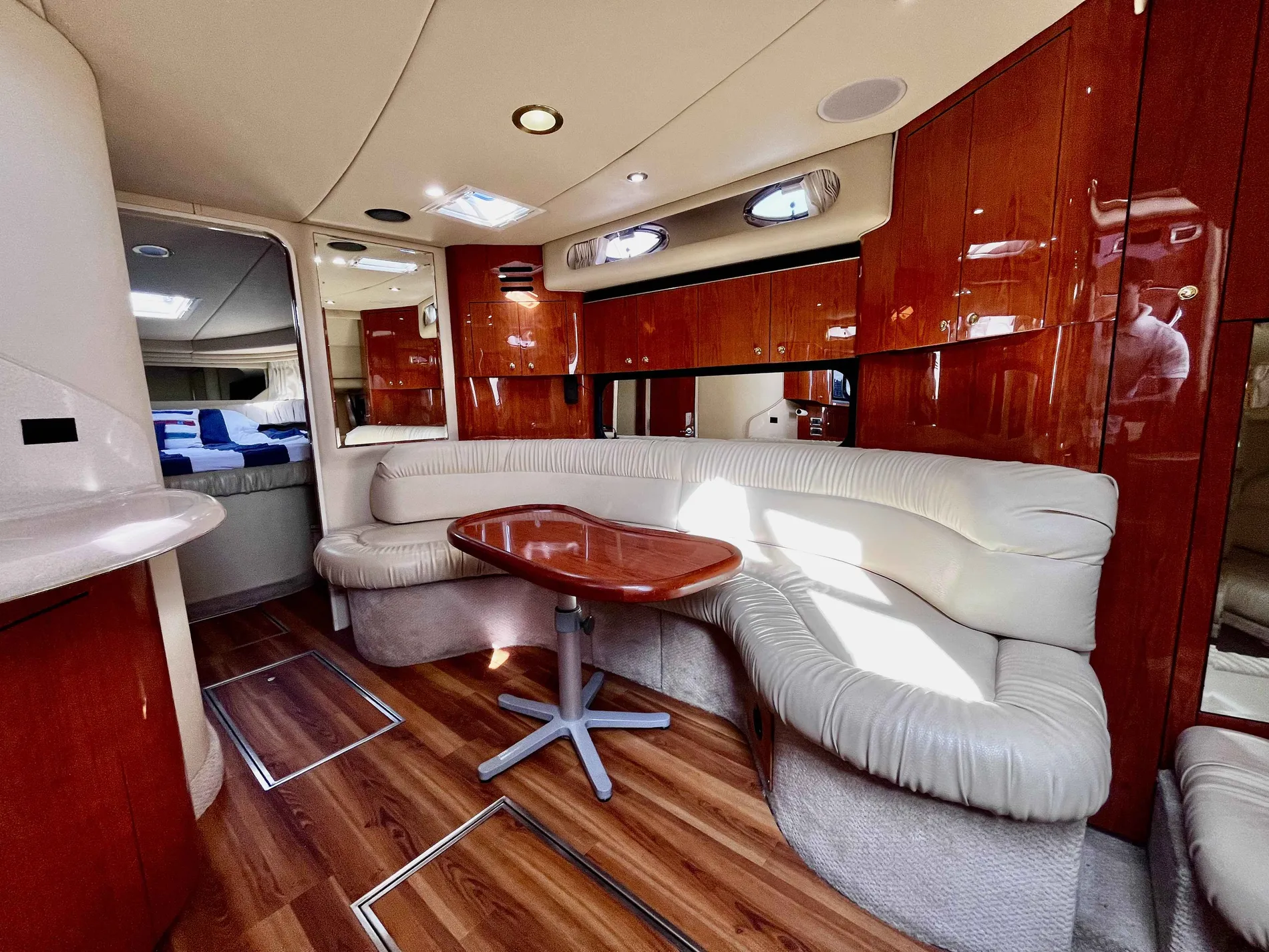 Pre-Owned 2000 Sea ray Sundancer 380 for Sale | Vancouver, BC | M&P Yacht Centre | 63640e094b86ba9ee3014ed6