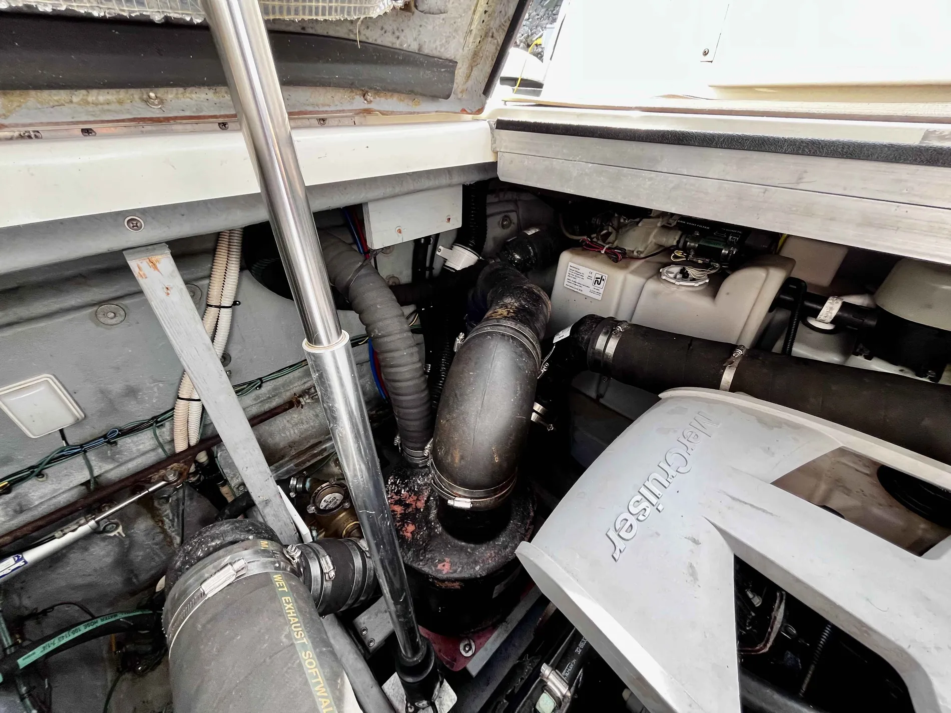 Pre-Owned 2000 Sea ray Sundancer 380 for Sale | Vancouver, BC | M&P Yacht Centre | 63640e094b86ba9ee3014ed6