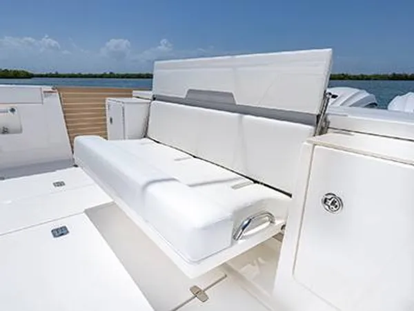 2027 Pursuit OS 445 detail image 5