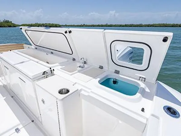 2027 Pursuit OS 445 detail image 6