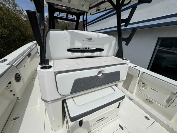 2026 Cobia 305 CC detail image 5