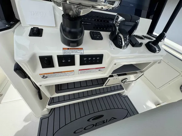 2026 Cobia 305 CC detail image 9