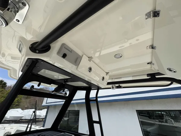 2026 Cobia 305 CC detail image 11