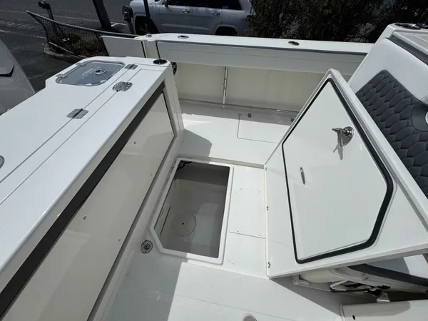 2026 Cobia 305 CC detail image 6