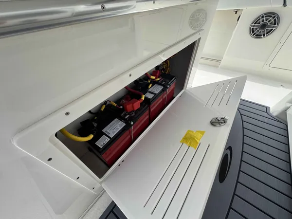 2026 Cobia 305 CC detail image 10