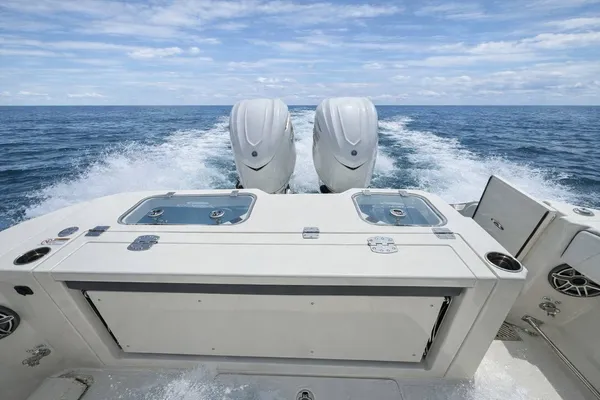 2026 Cobia 305 CC detail image 4