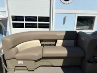 2026 SunChaser Vista 18 LR-5