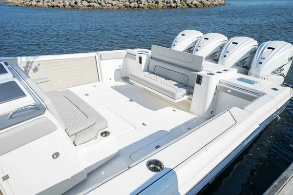 2027 Pursuit S 428 detail image 3