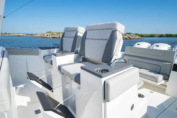 2027 Pursuit S 428 detail image 5