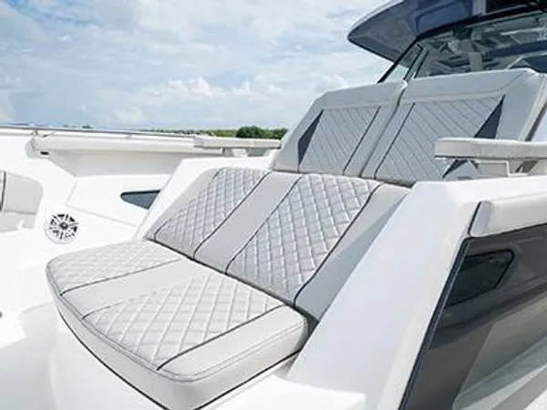 2027 Pursuit S 428 detail image 17