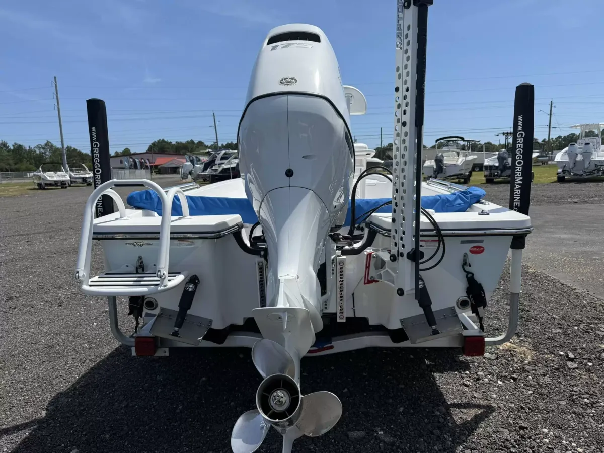 2023 Blazer bay FISHERMAN 2220