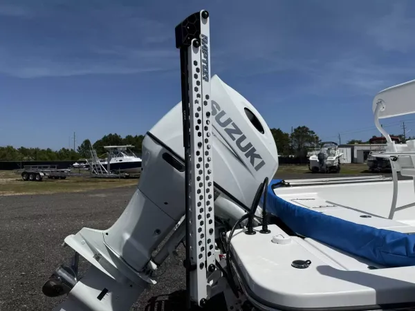 2023 Blazer bay FISHERMAN 2220