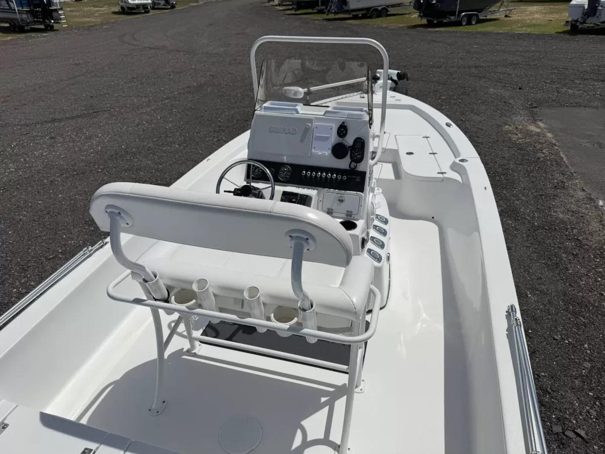 2023 Blazer bay FISHERMAN 2220