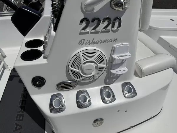 2023 Blazer bay FISHERMAN 2220