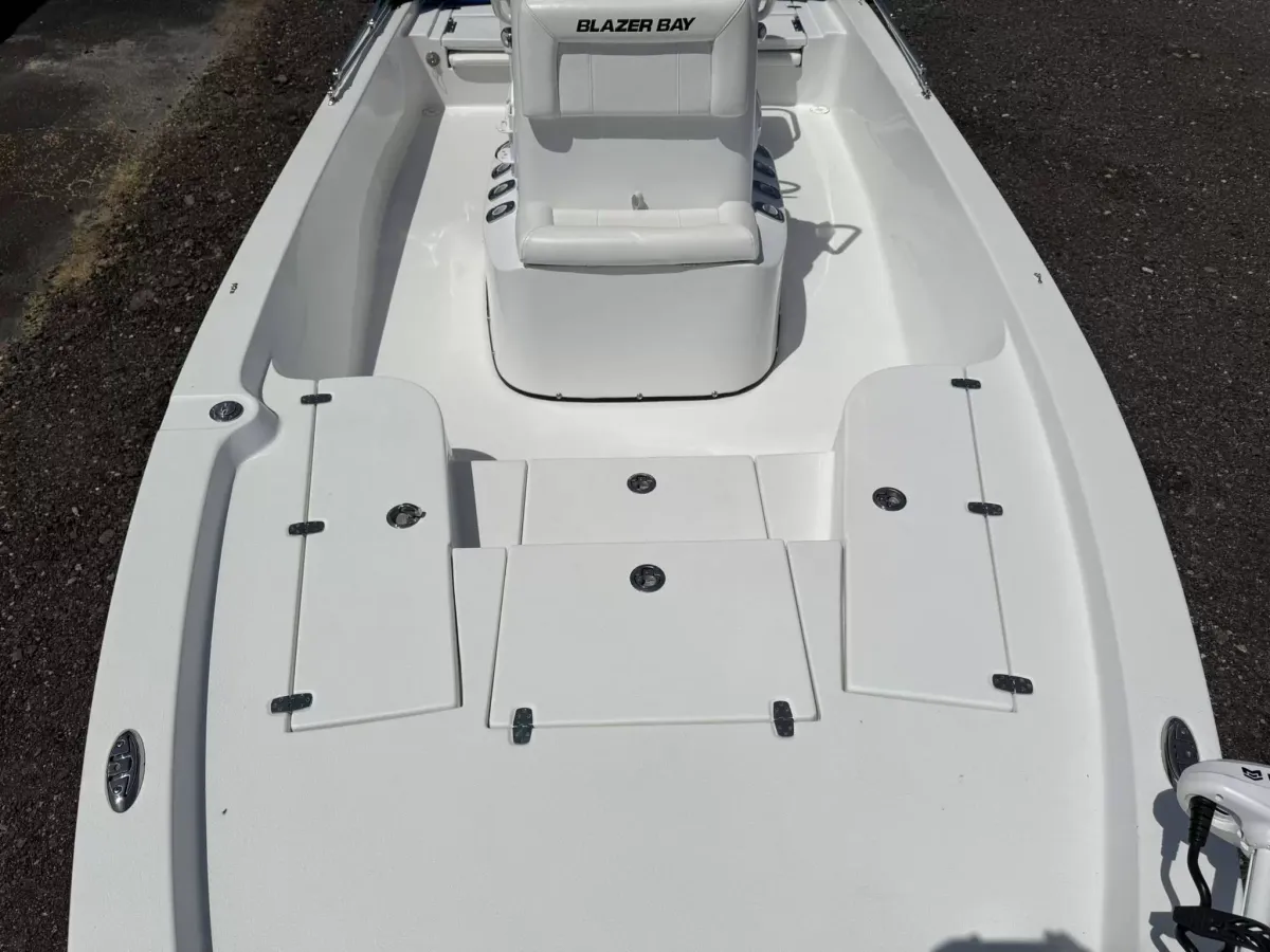 2023 Blazer bay FISHERMAN 2220