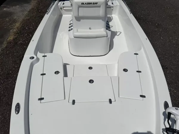 2023 Blazer bay FISHERMAN 2220
