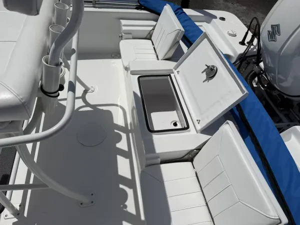 2023 Blazer bay FISHERMAN 2220