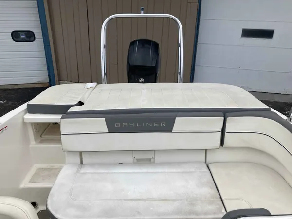 Bayliner 20 VR5 2017-9