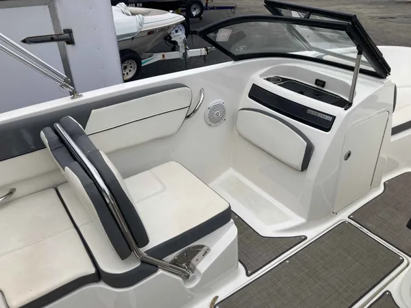Bayliner 20 VR5 2017-13