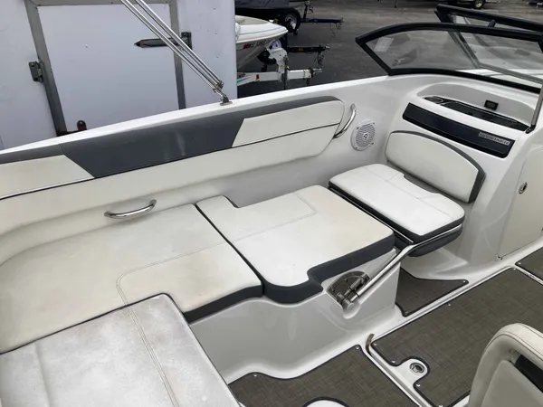 Bayliner 20 VR5 2017-15